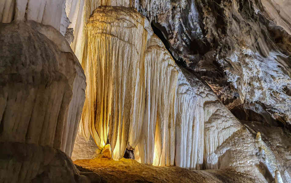 Huelva - Aracena 49 - gruta de Las Maravillas.jpg